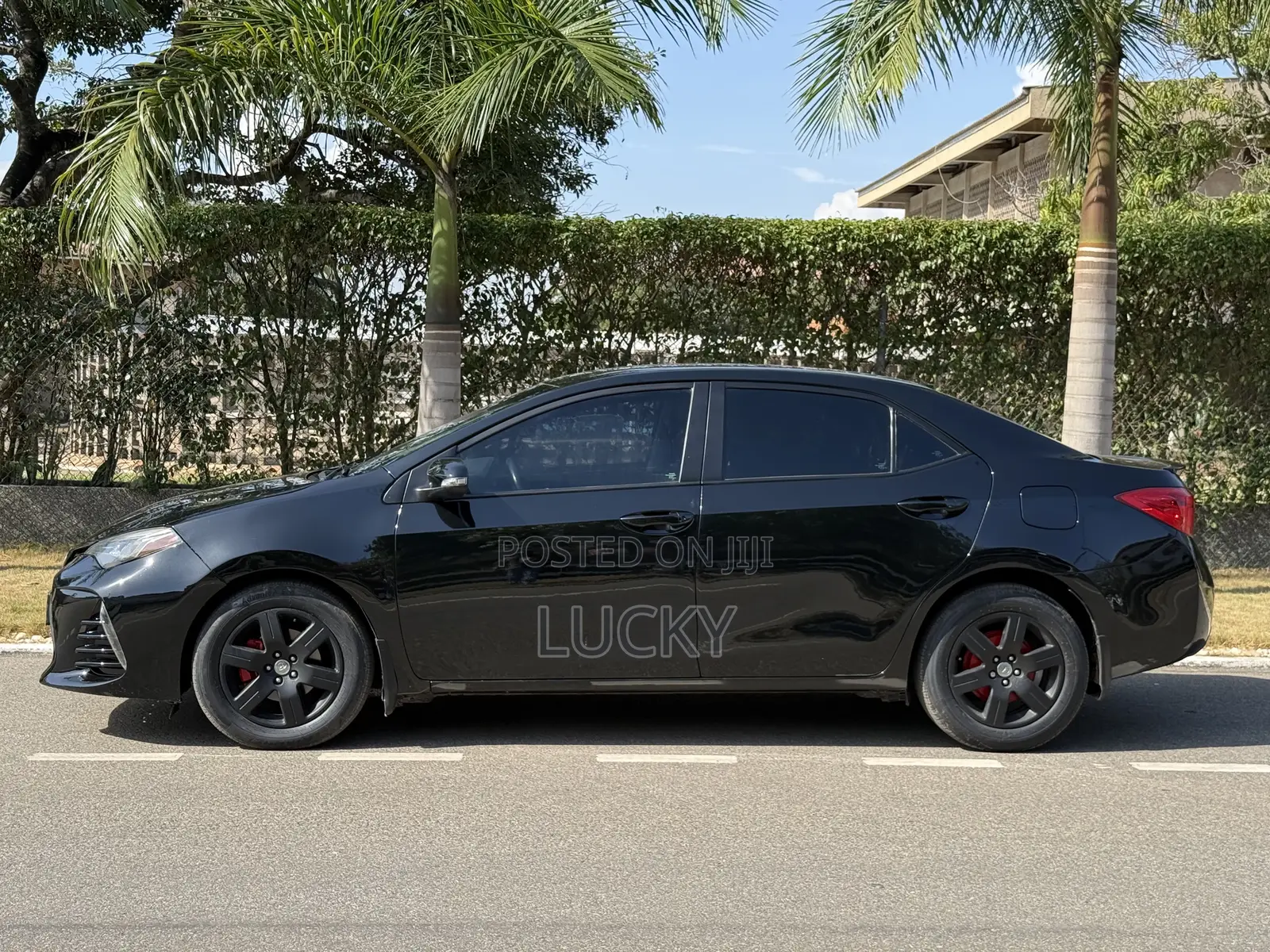 Toyota Corolla SE (1.8L 4cyl 6M) 2018 Black