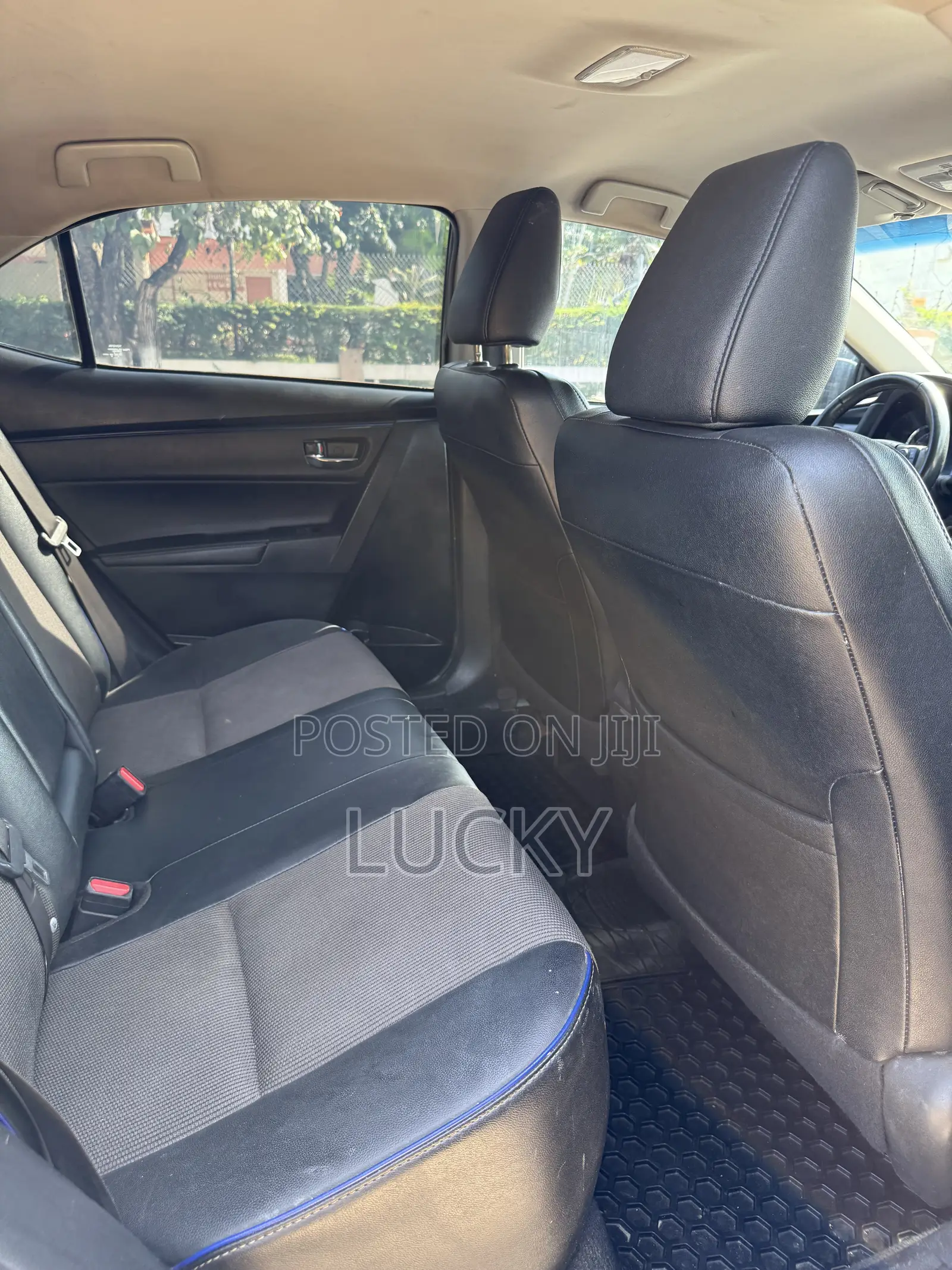 Toyota Corolla SE (1.8L 4cyl 6M) 2018 Black