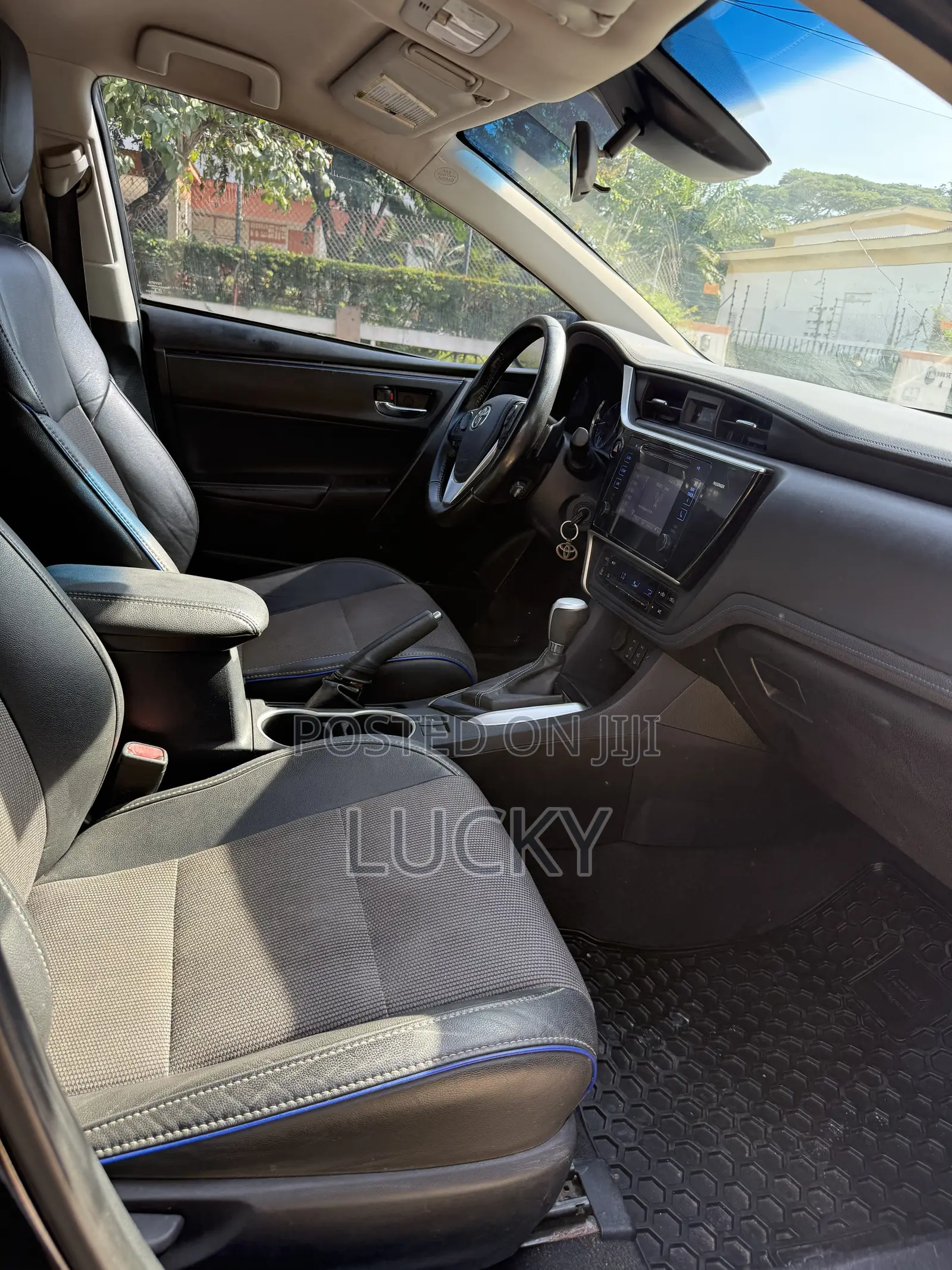 Toyota Corolla SE (1.8L 4cyl 6M) 2018 Black