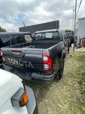 New Toyota Hilux 2023 Black