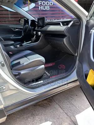 Toyota RAV4 XLE Premium 2022 Gray