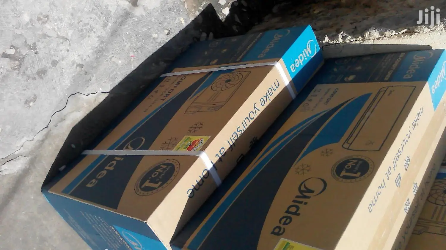 Highly Ultra Modern 1.5hp Midea Air Conditioner At