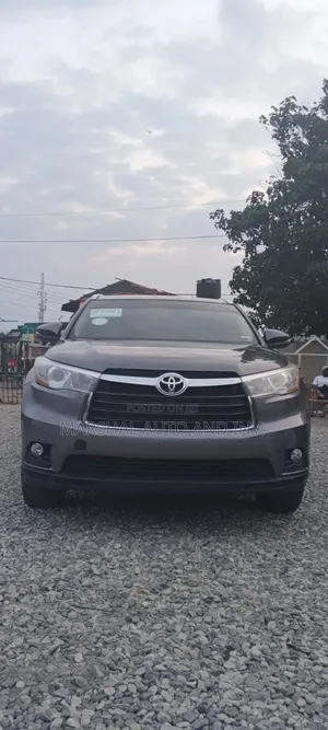 Toyota Highlander XLE V6 4x2 (3.5L 6cyl 6A) 2016 Brown