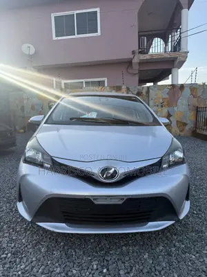 Toyota Vitz 1.0 FWD 3dr 2015 Silver