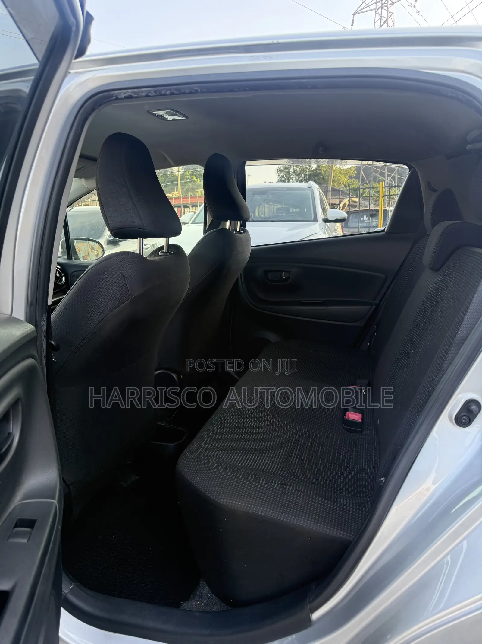 Toyota Vitz 1.0 FWD 3dr 2015 Silver
