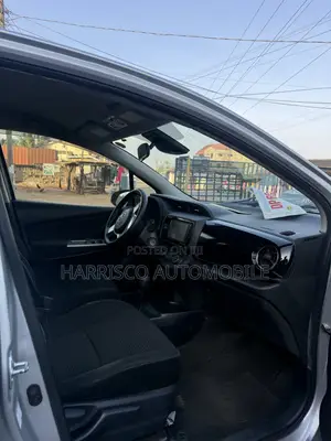 Toyota Vitz 1.0 FWD 3dr 2015 Silver