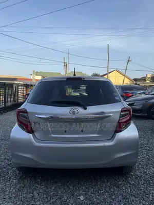 Toyota Vitz 1.0 FWD 3dr 2015 Silver