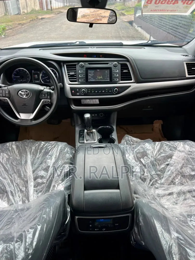 Toyota Highlander LE 2019 White