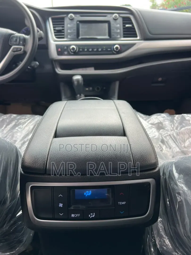 Toyota Highlander LE 2019 White