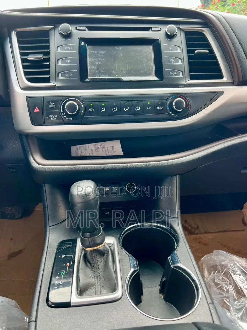 Toyota Highlander LE 2019 White