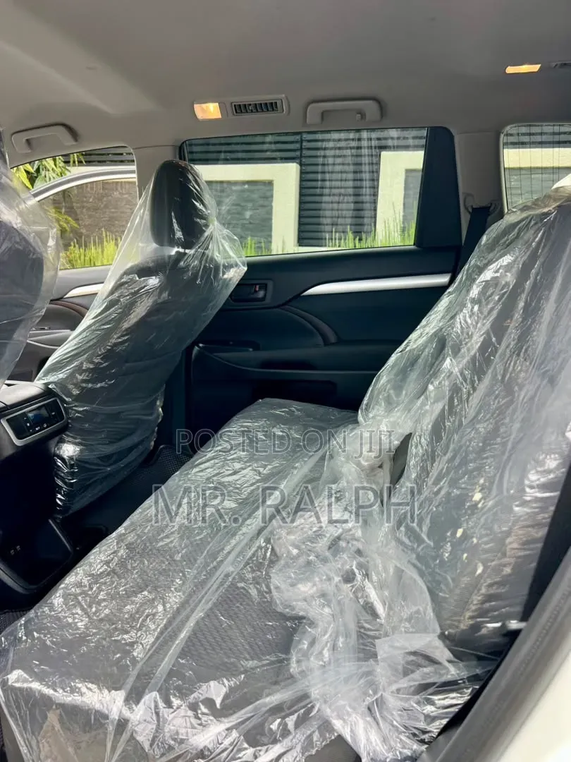 Toyota Highlander LE 2019 White