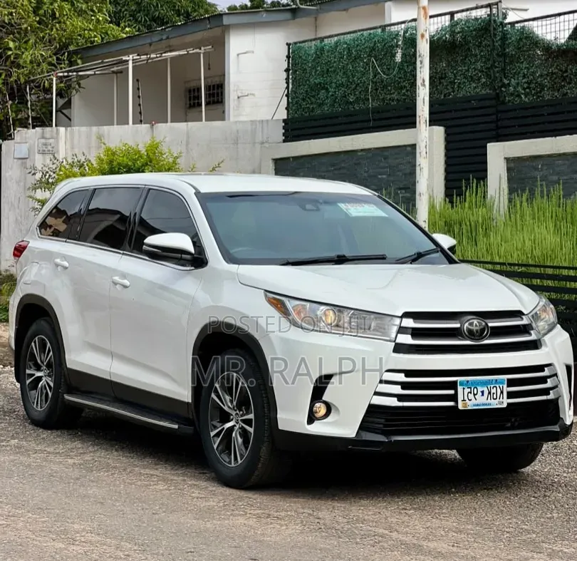 Toyota Highlander LE 2019 White