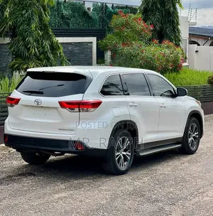 Toyota Highlander LE 2019 White