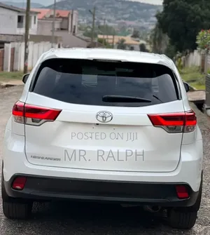 Toyota Highlander LE 2019 White
