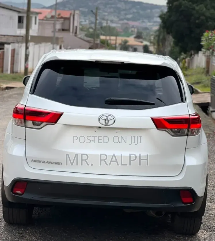 Toyota Highlander LE 2019 White