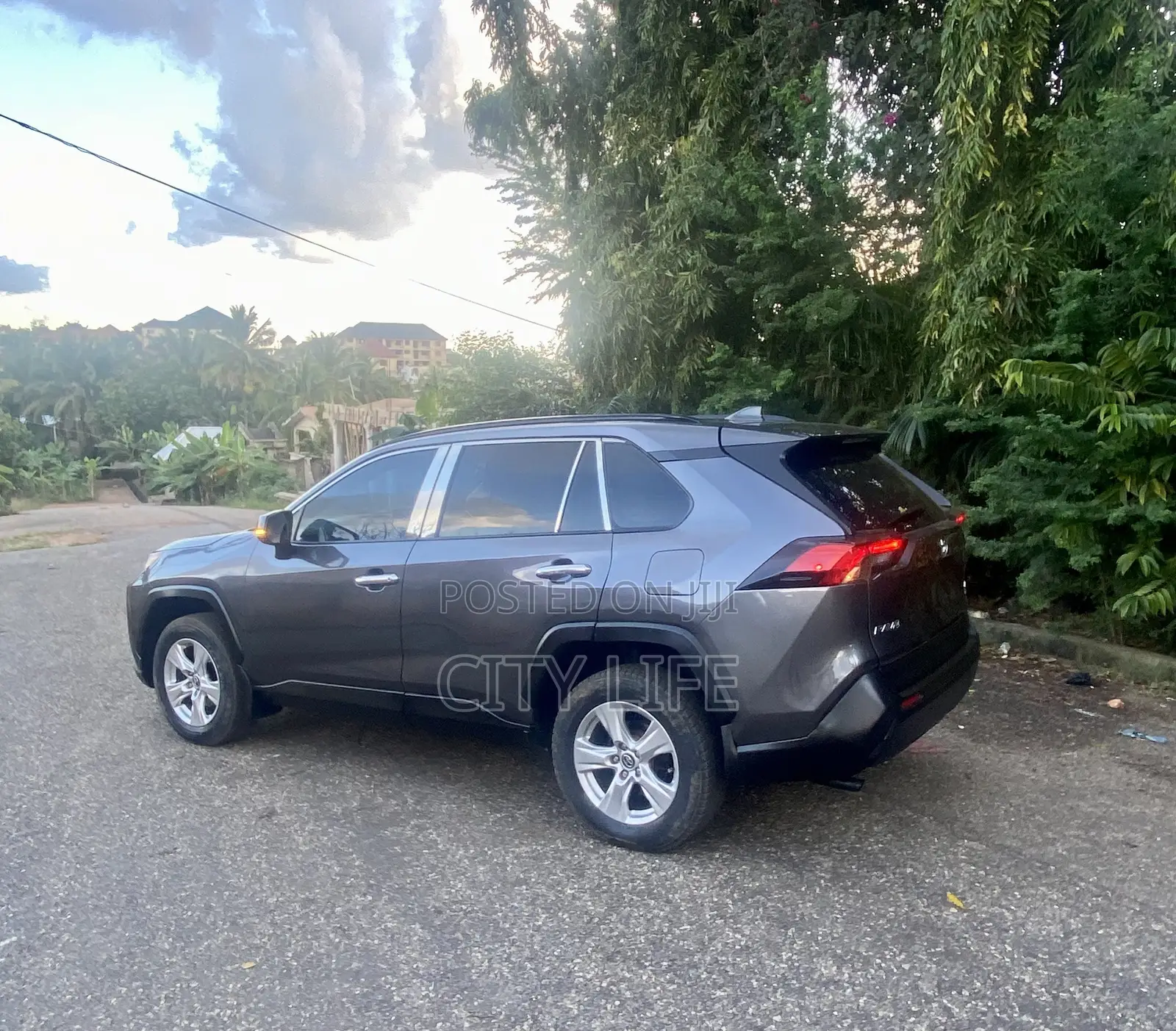 Toyota RAV4 LE 2022 Gray
