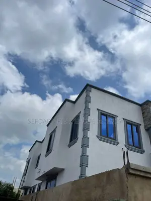 4bdrm House in Sefdard Properties, Amasaman for sale