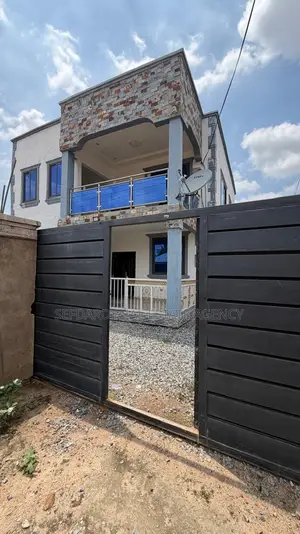 4bdrm House in Sefdard Properties, Amasaman for sale