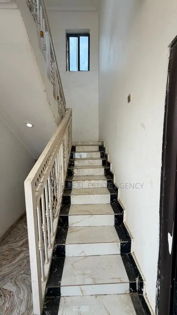 4bdrm House in Sefdard Properties, Amasaman for sale