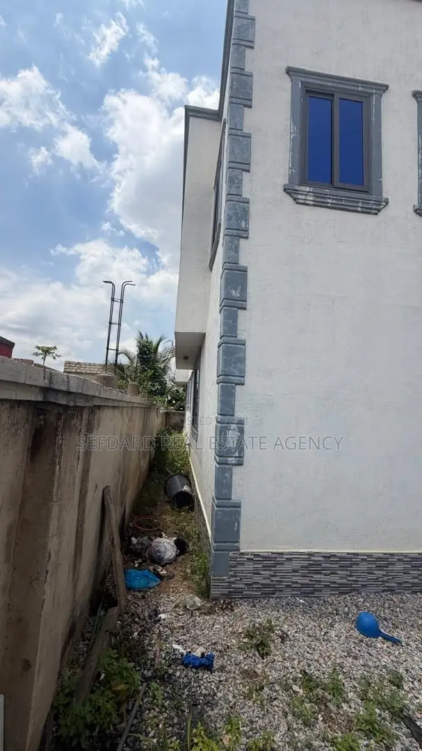 4bdrm House in Sefdard Properties, Amasaman for sale