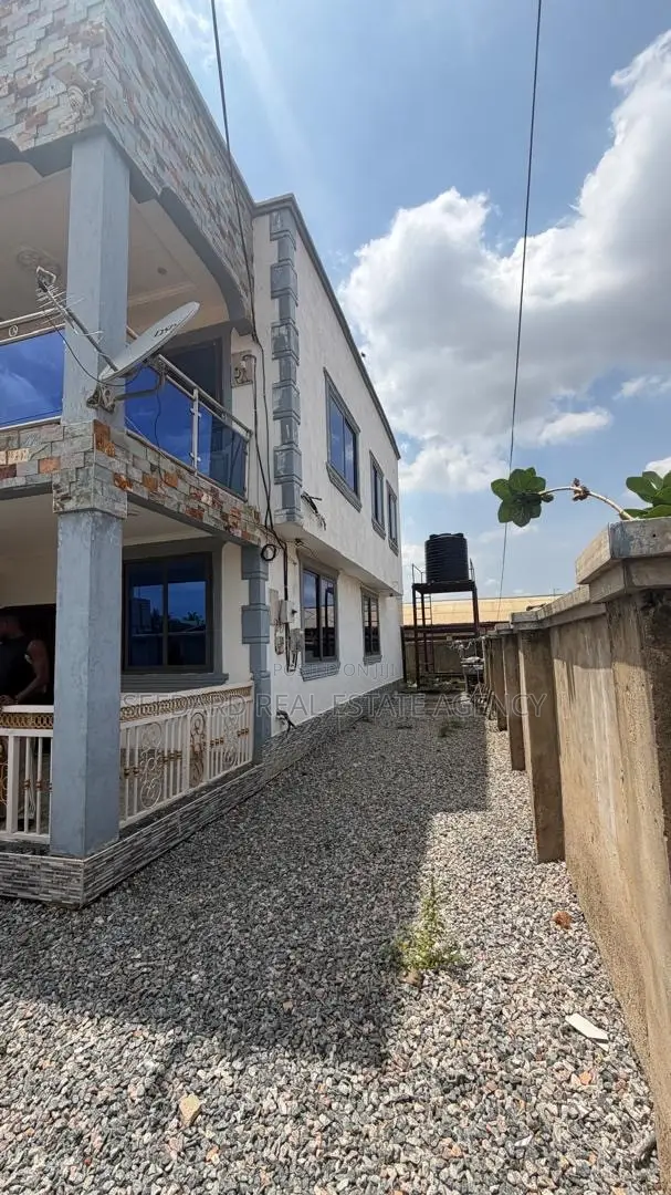 4bdrm House in Sefdard Properties, Amasaman for sale