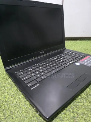 Laptop MSI MSI Sword 15 16GB Intel Core i5 HDD+SSD 1T