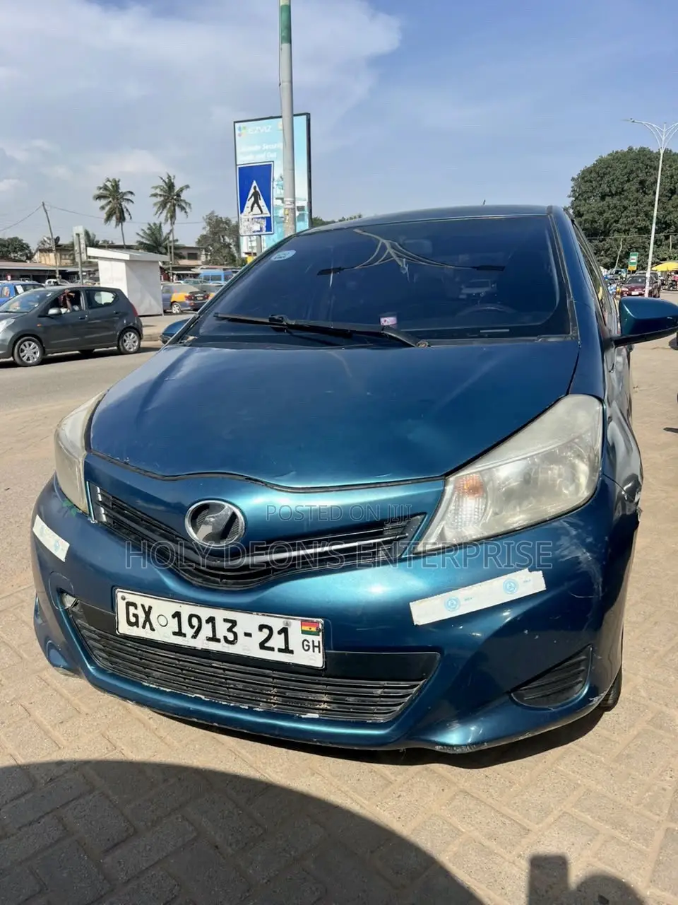 Toyota Vitz 1.3 AWD 5dr 2012 Green