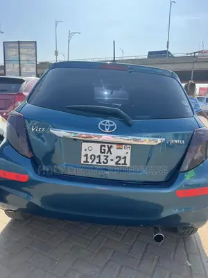 Toyota Vitz 1.3 AWD 5dr 2012 Green