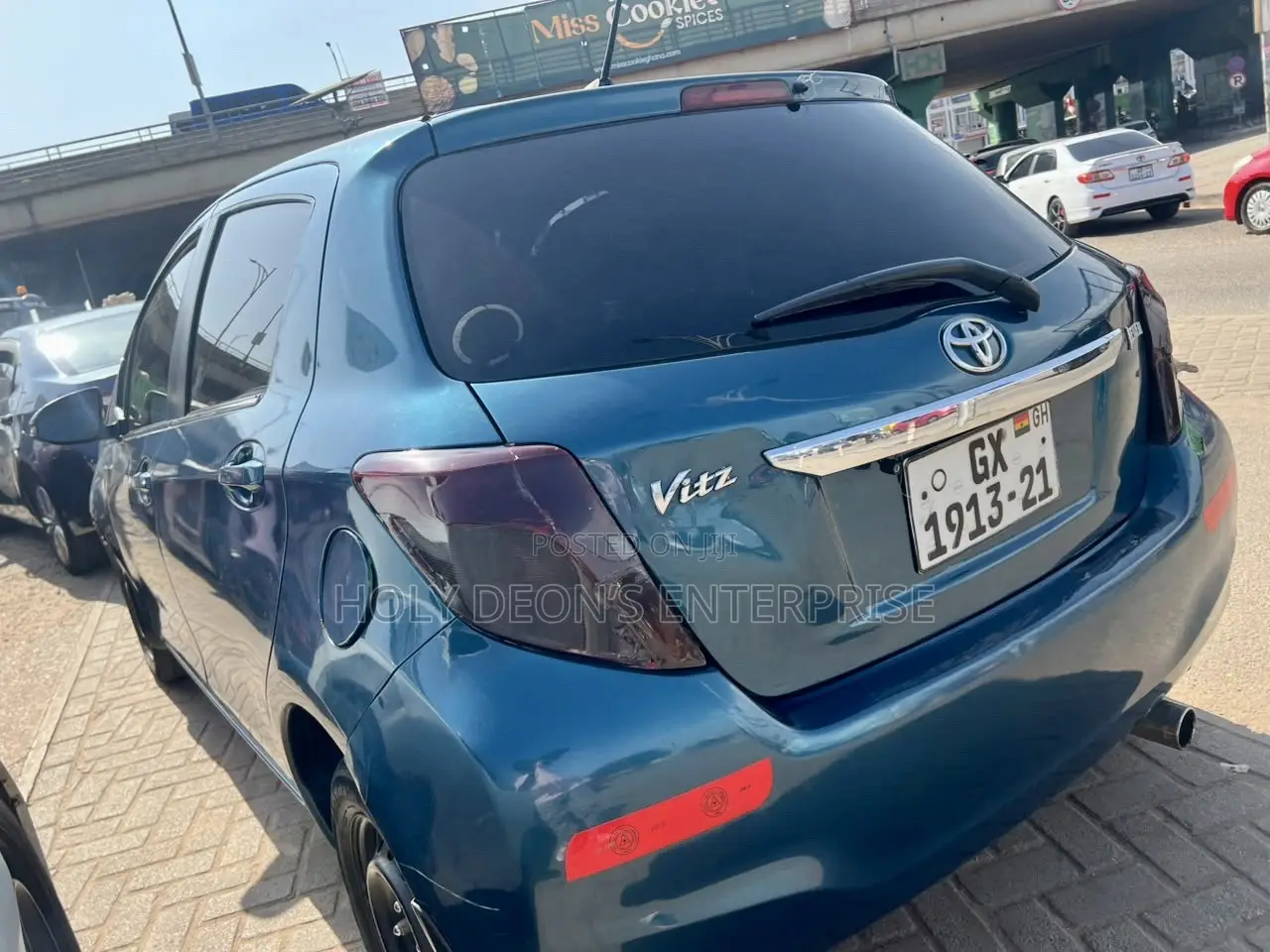 Toyota Vitz 1.3 AWD 5dr 2012 Green