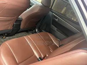 Toyota Corolla SE (1.8L 4cyl 6M) 2018 Burgundy