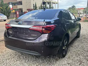 Toyota Corolla SE (1.8L 4cyl 6M) 2018 Burgundy