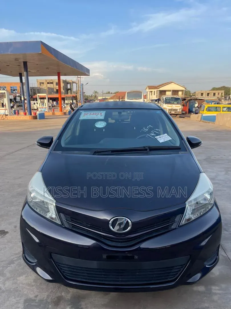 Toyota Vitz 2013 Purple