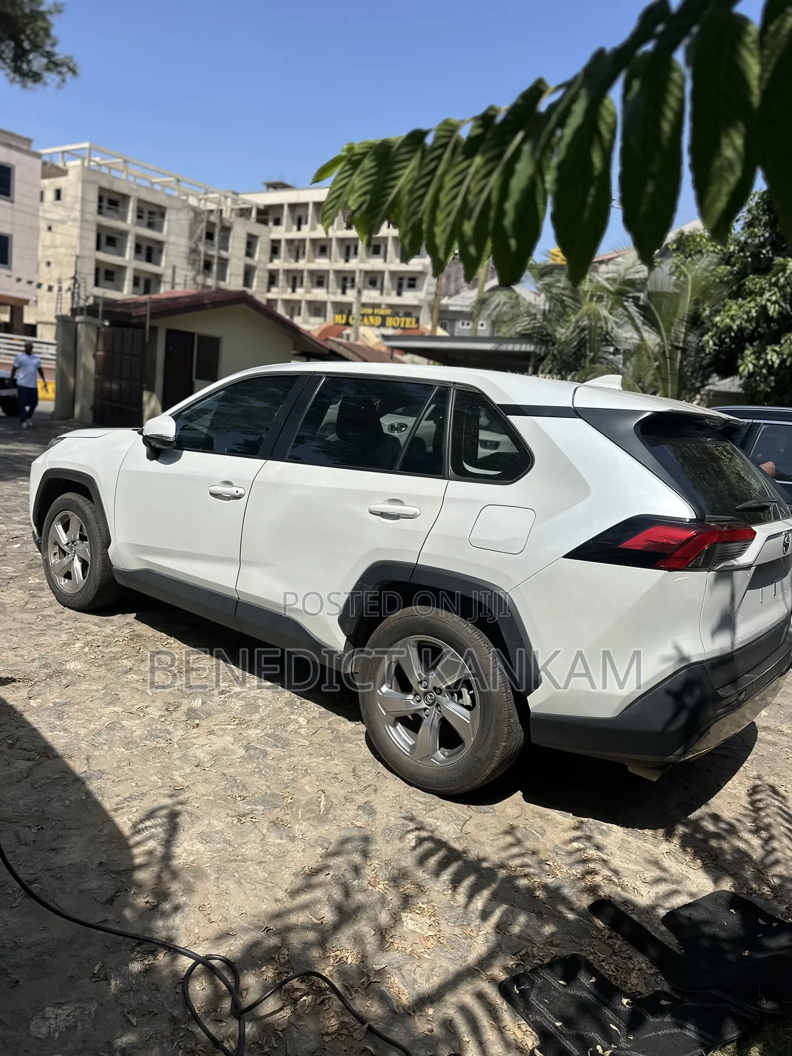 Toyota RAV4 XLE FWD 2023 White