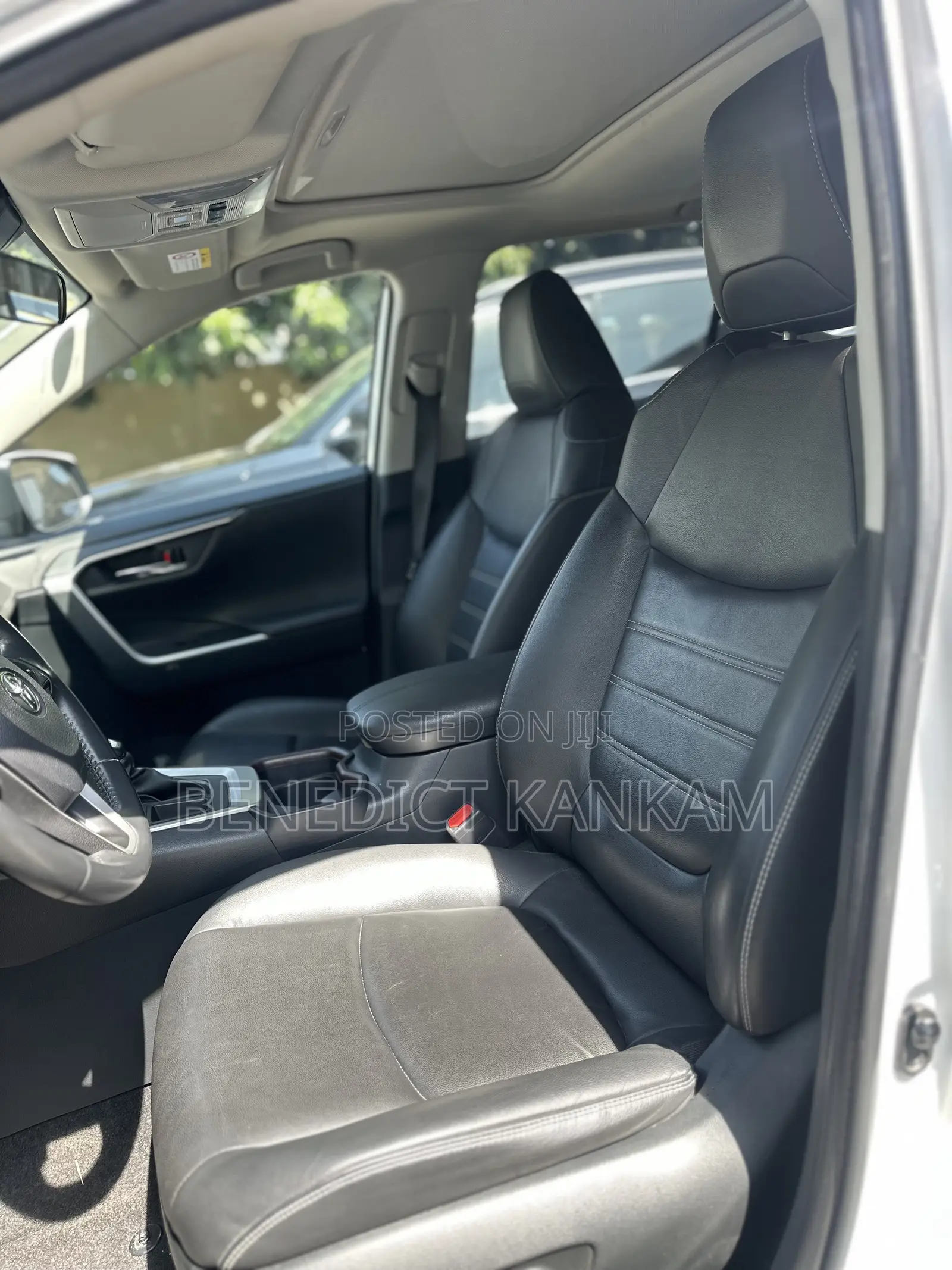 Toyota RAV4 XLE FWD 2023 White