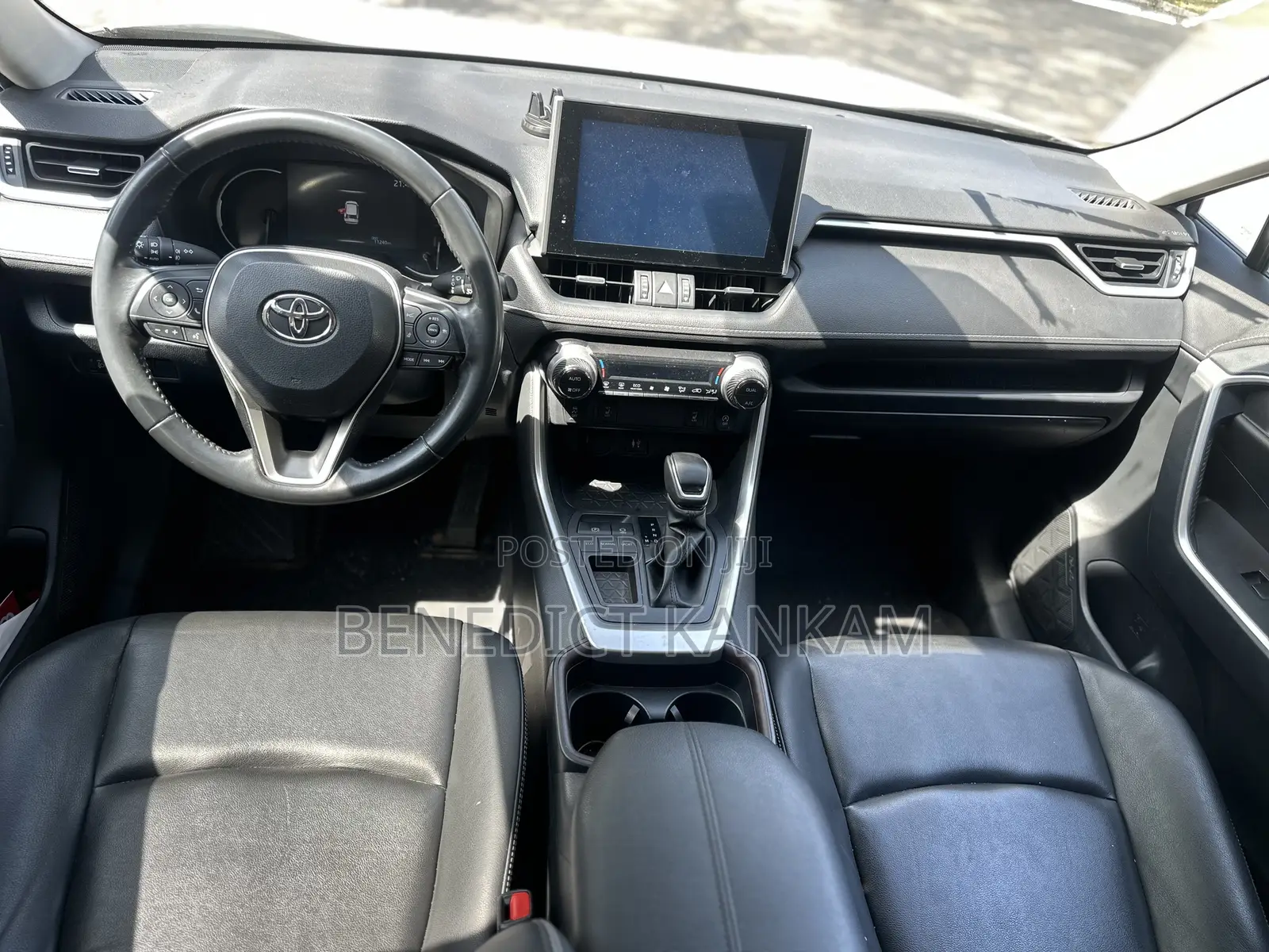 Toyota RAV4 XLE FWD 2023 White