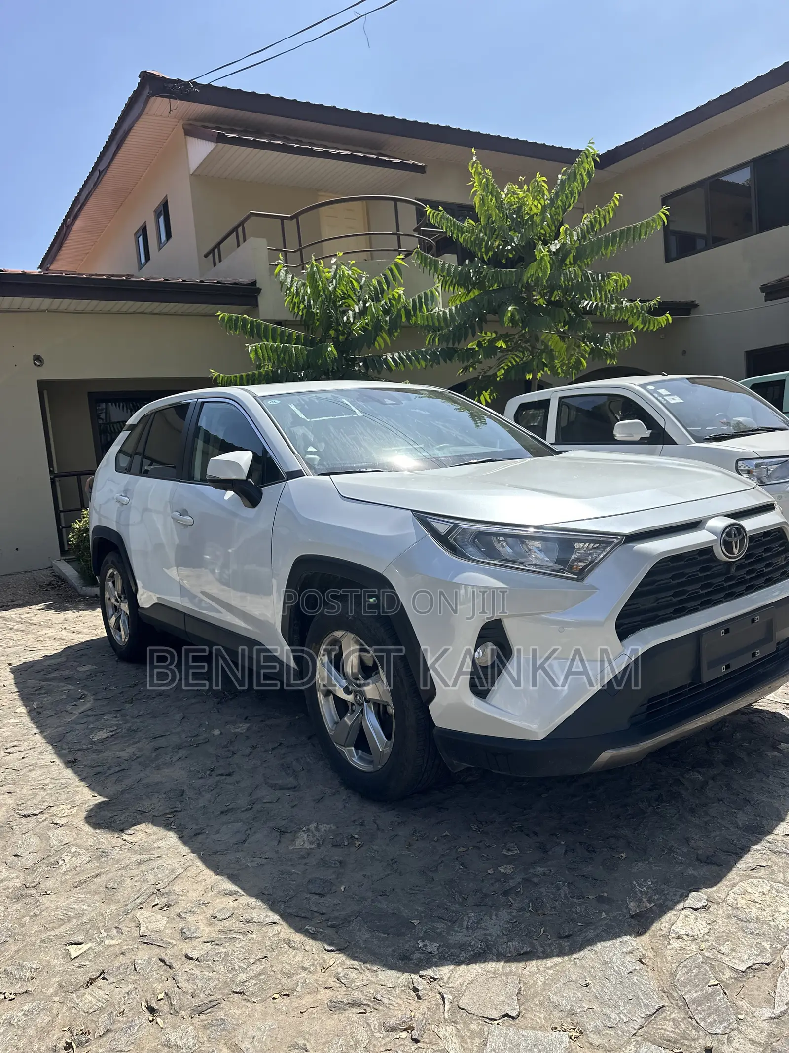 Toyota RAV4 XLE FWD 2023 White