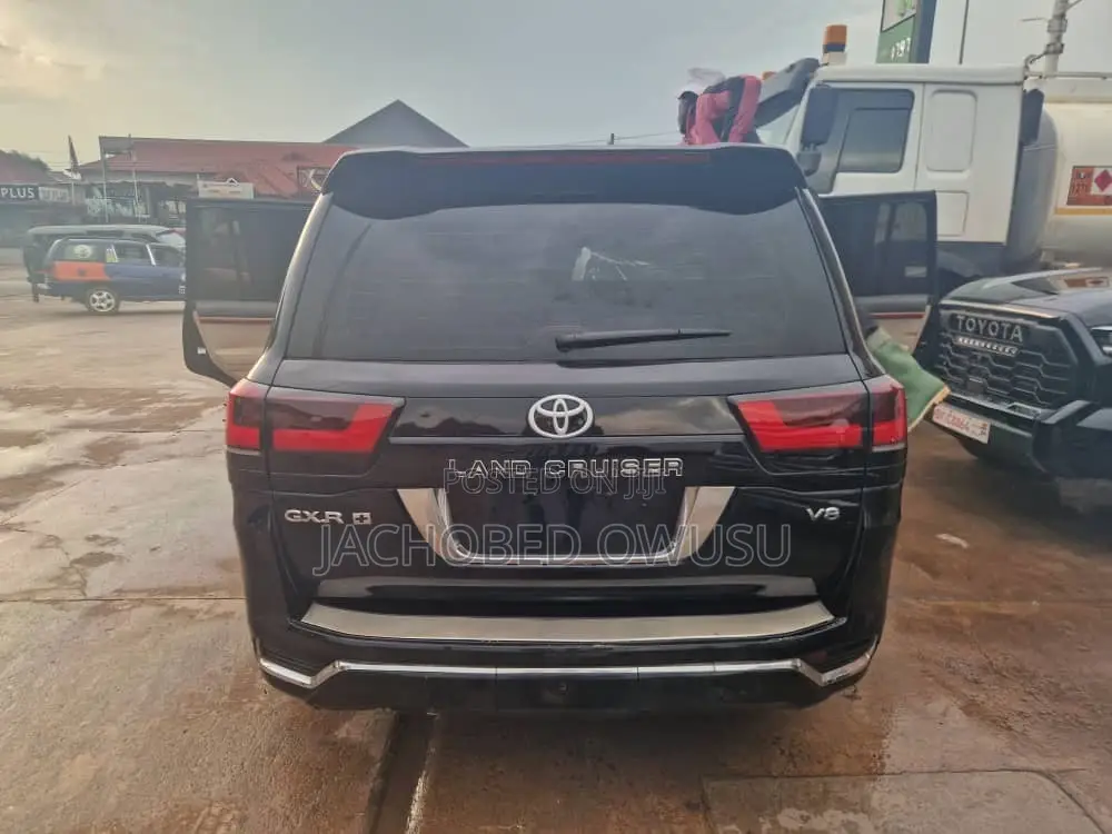 Toyota Land Cruiser 4.6 V8 AX 2012 Black