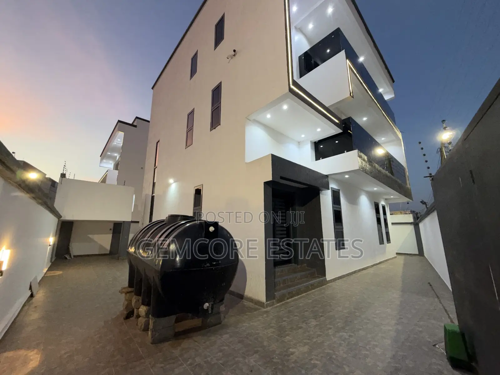 3bdrm House in Little Roses, Ashaley Botwe for sale