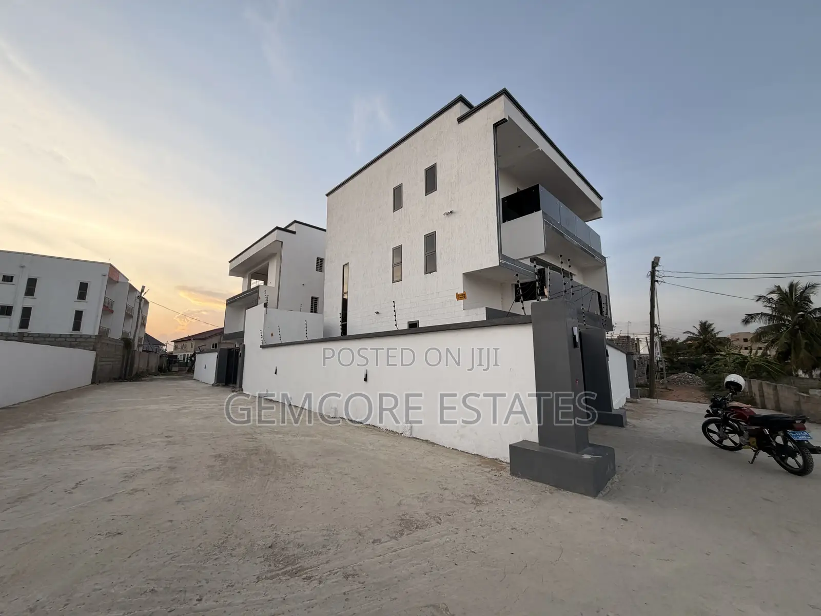 3bdrm House in Little Roses, Ashaley Botwe for sale