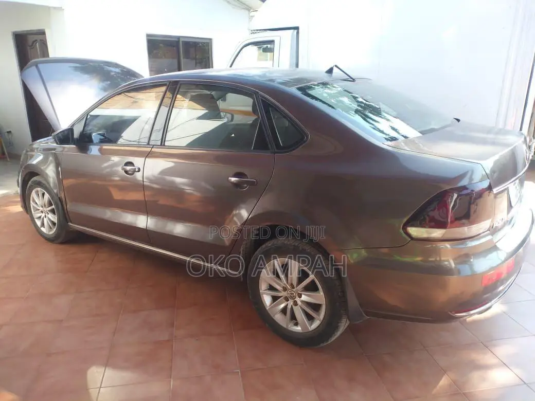 Volkswagen Polo 2017 Brown