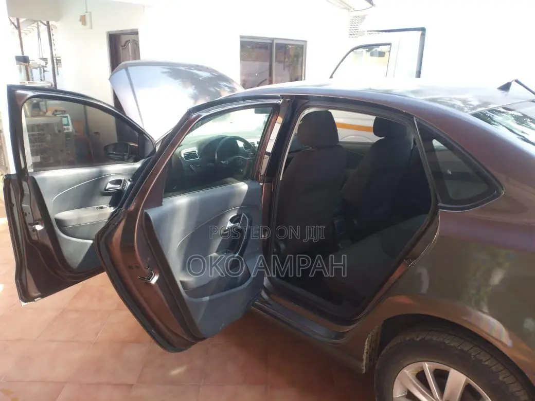 Volkswagen Polo 2017 Brown