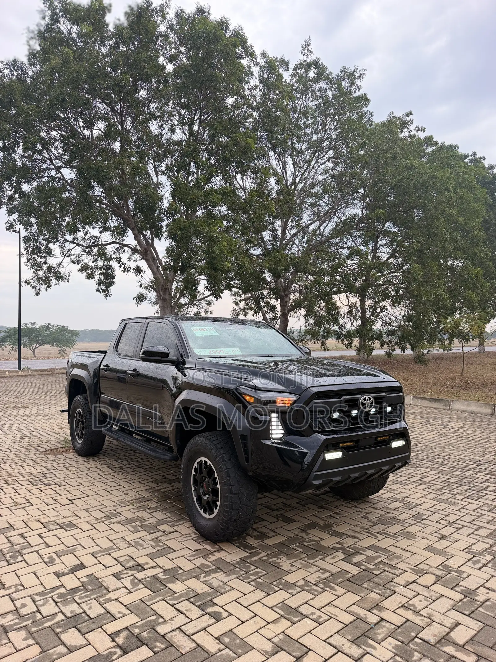 Toyota Tacoma 2024 Black