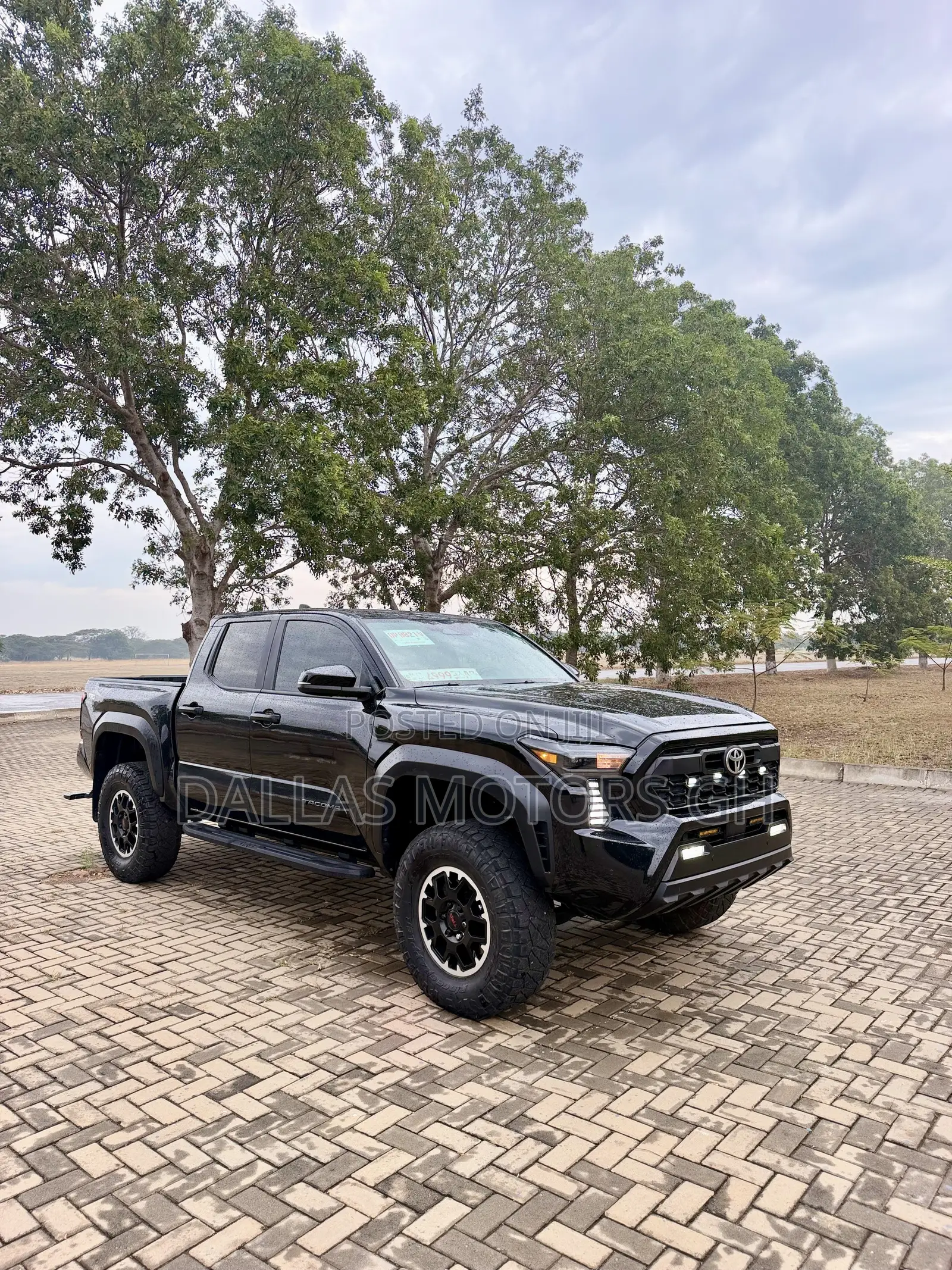 Toyota Tacoma 2024 Black