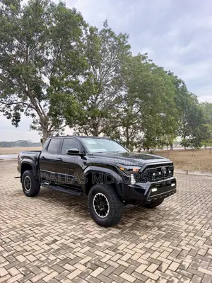 Toyota Tacoma 2024 Black