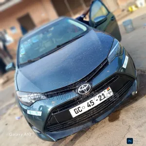 Toyota Corolla LE 4dr Sedan (1.8L 4cyl CVT) 2016 Gray