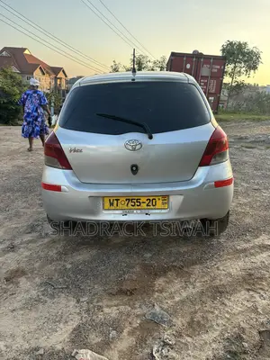 Toyota Vitz 1.0 FWD 3dr 2010 Gray