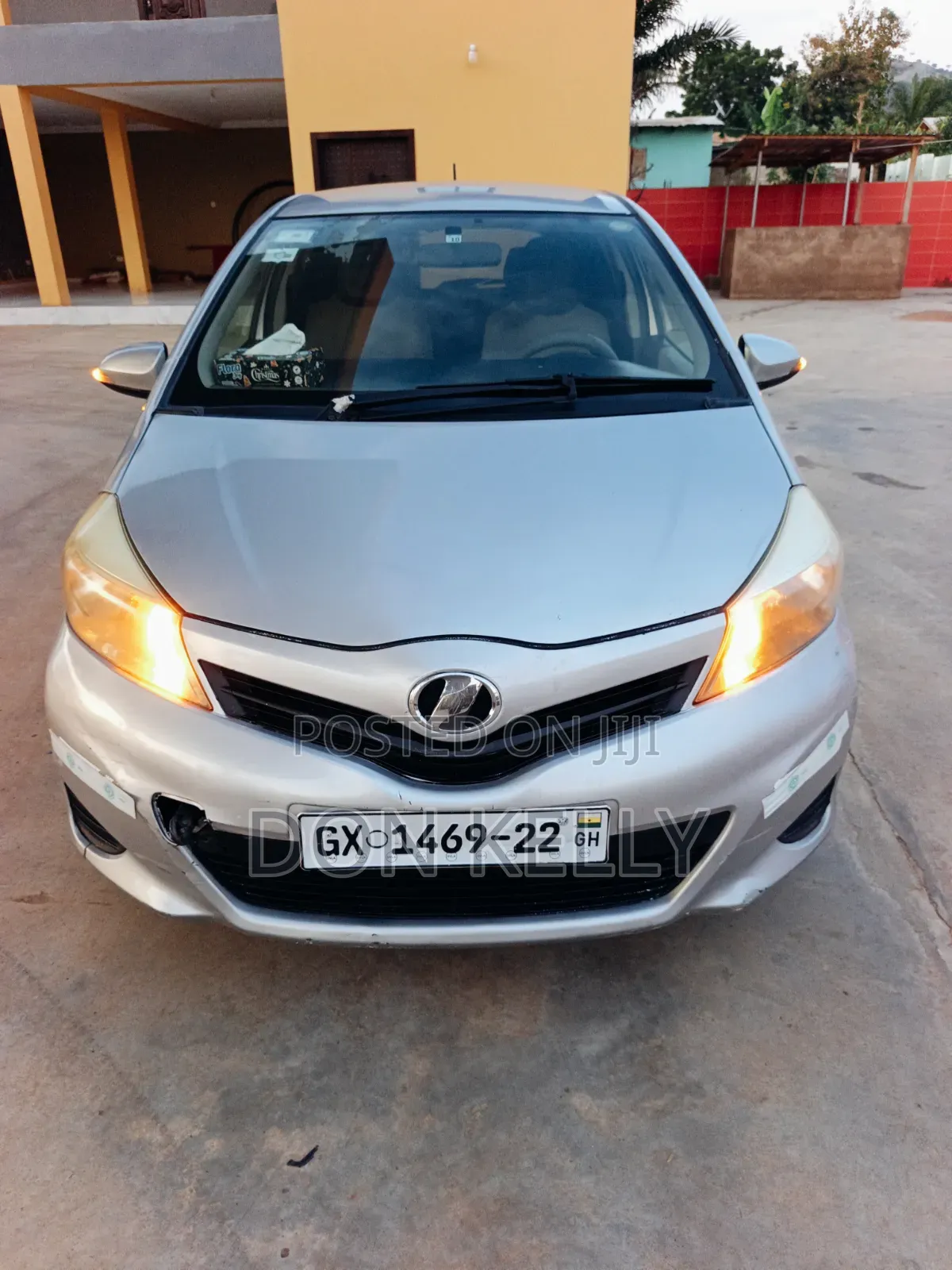 Toyota Vitz 1.0 FWD 5dr 2013 Silver
