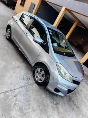 Toyota Vitz 1.0 FWD 5dr 2013 Silver