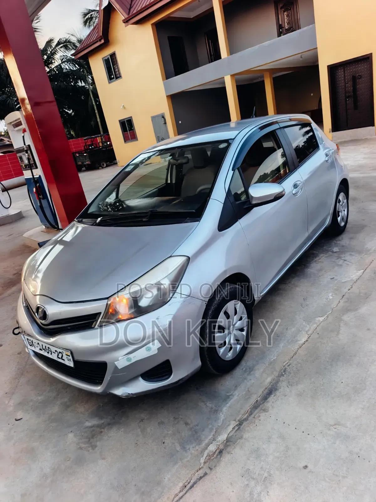 Toyota Vitz 1.0 FWD 5dr 2013 Silver