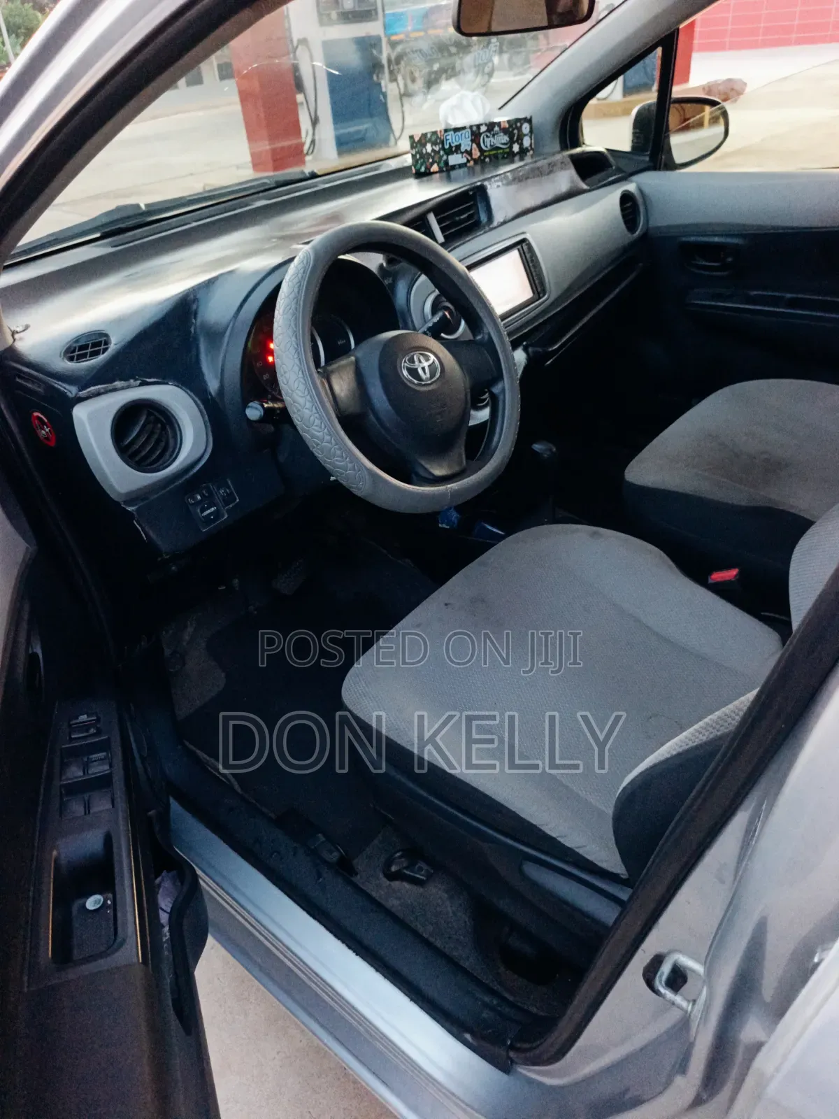Toyota Vitz 1.0 FWD 5dr 2013 Silver